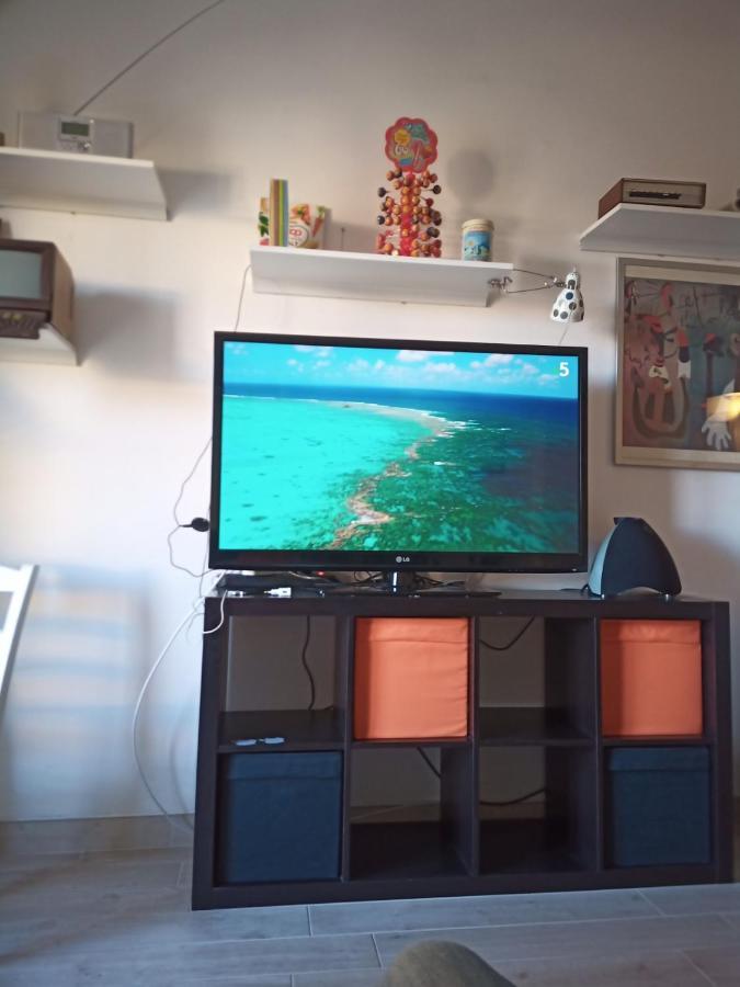 Grand F2 60Mq Centre Antibes, Proche Plages, Commerces, 2 Balcons, Parking, Train, Bus, Deco Vintage, Pet Friendly, Ideal Famille Ou 1-2 Couples Luaran gambar