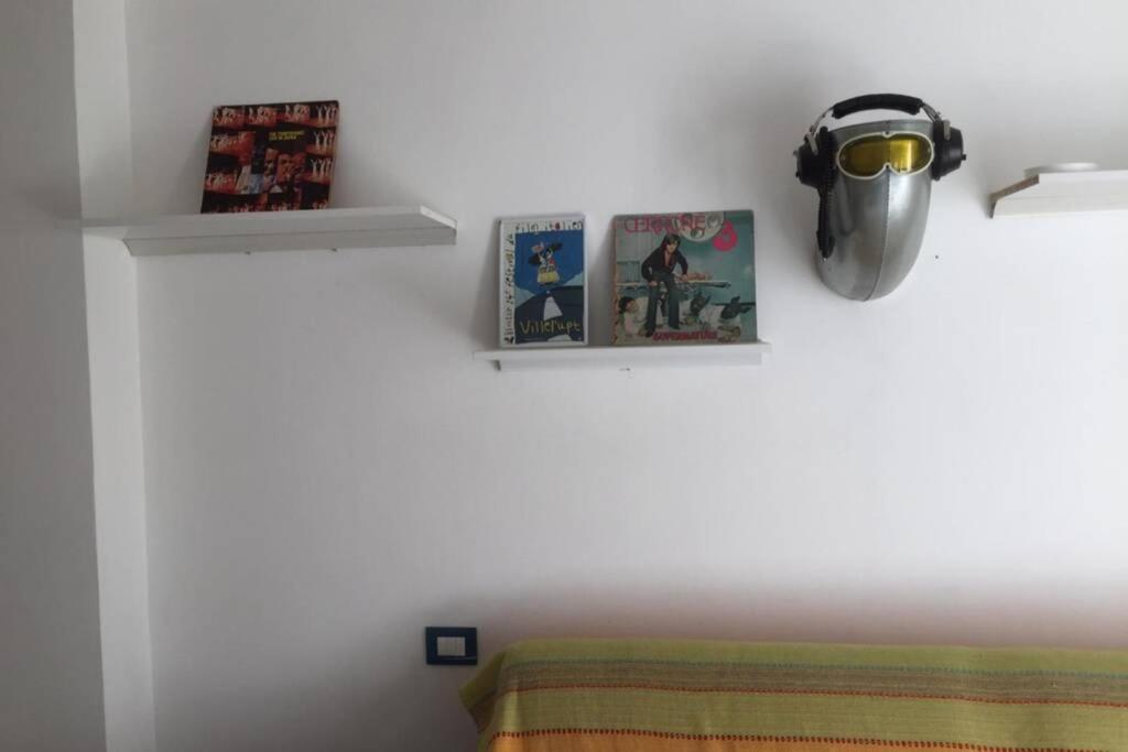Grand F2 60Mq Centre Antibes, Proche Plages, Commerces, 2 Balcons, Parking, Train, Bus, Deco Vintage, Pet Friendly, Ideal Famille Ou 1-2 Couples Luaran gambar