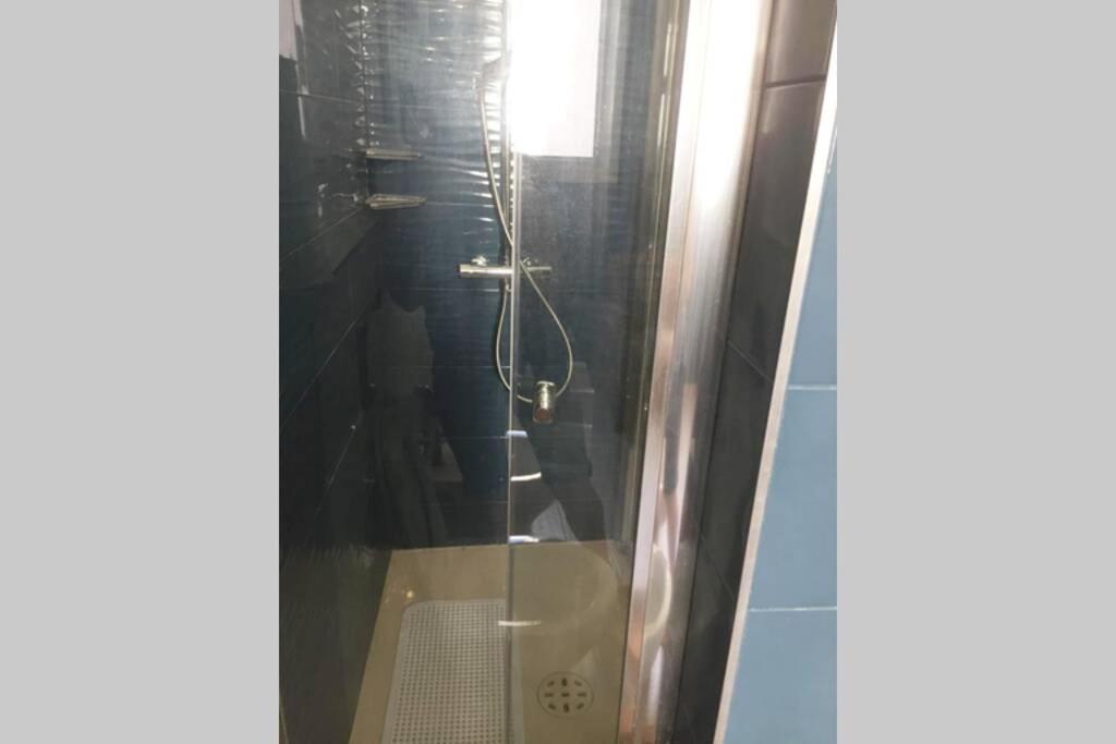 Grand F2 60Mq Centre Antibes, Proche Plages, Commerces, 2 Balcons, Parking, Train, Bus, Deco Vintage, Pet Friendly, Ideal Famille Ou 1-2 Couples Luaran gambar