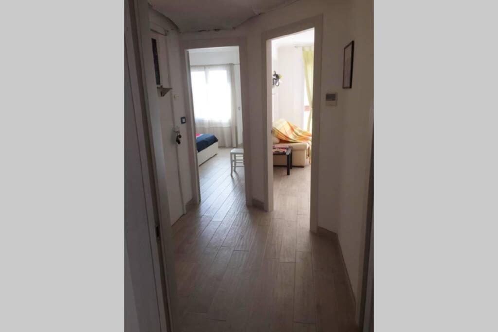 Grand F2 60Mq Centre Antibes, Proche Plages, Commerces, 2 Balcons, Parking, Train, Bus, Deco Vintage, Pet Friendly, Ideal Famille Ou 1-2 Couples Luaran gambar