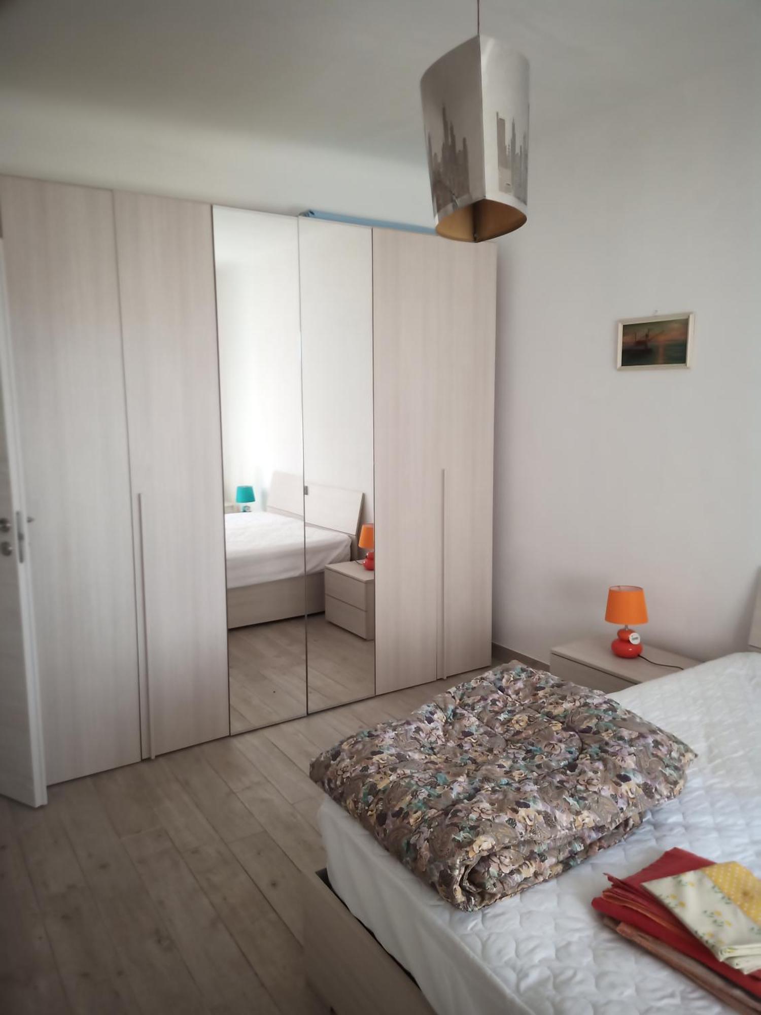 Grand F2 60Mq Centre Antibes, Proche Plages, Commerces, 2 Balcons, Parking, Train, Bus, Deco Vintage, Pet Friendly, Ideal Famille Ou 1-2 Couples Luaran gambar