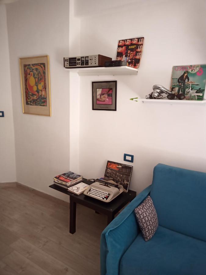 Grand F2 60Mq Centre Antibes, Proche Plages, Commerces, 2 Balcons, Parking, Train, Bus, Deco Vintage, Pet Friendly, Ideal Famille Ou 1-2 Couples Luaran gambar