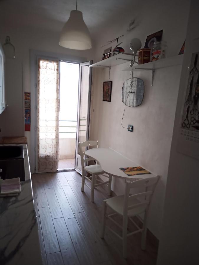Grand F2 60Mq Centre Antibes, Proche Plages, Commerces, 2 Balcons, Parking, Train, Bus, Deco Vintage, Pet Friendly, Ideal Famille Ou 1-2 Couples Luaran gambar