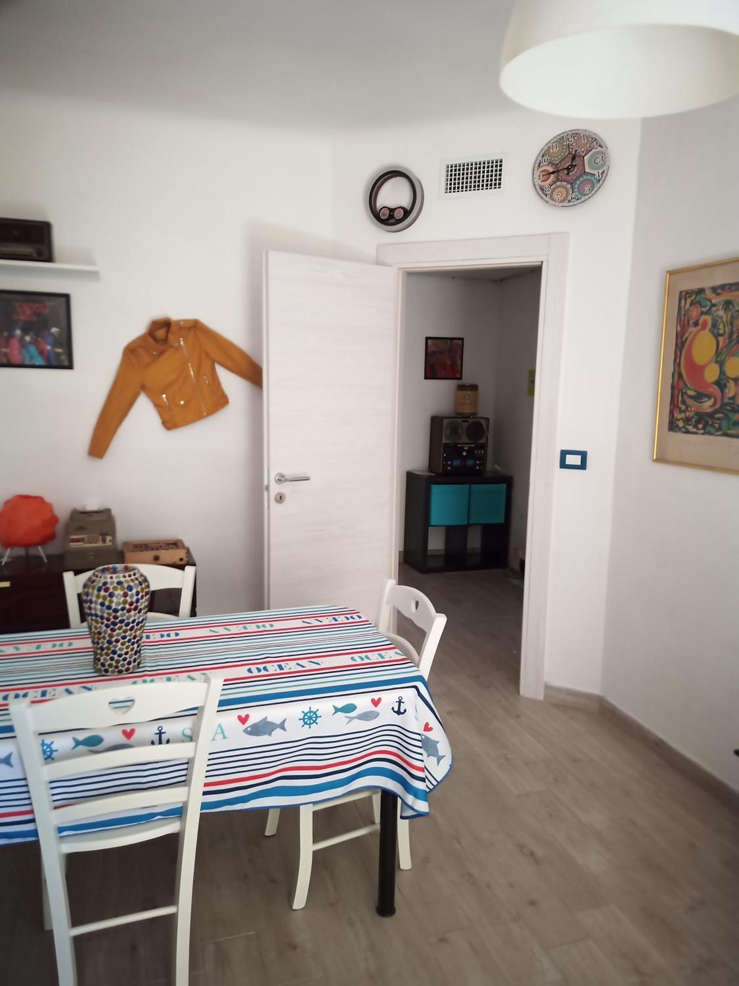 Grand F2 60Mq Centre Antibes, Proche Plages, Commerces, 2 Balcons, Parking, Train, Bus, Deco Vintage, Pet Friendly, Ideal Famille Ou 1-2 Couples Luaran gambar