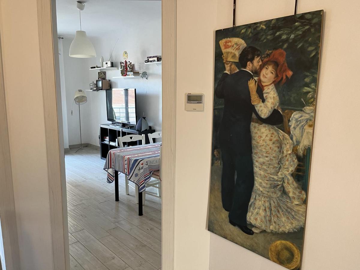 Grand F2 60Mq Centre Antibes, Proche Plages, Commerces, 2 Balcons, Parking, Train, Bus, Deco Vintage, Pet Friendly, Ideal Famille Ou 1-2 Couples Luaran gambar