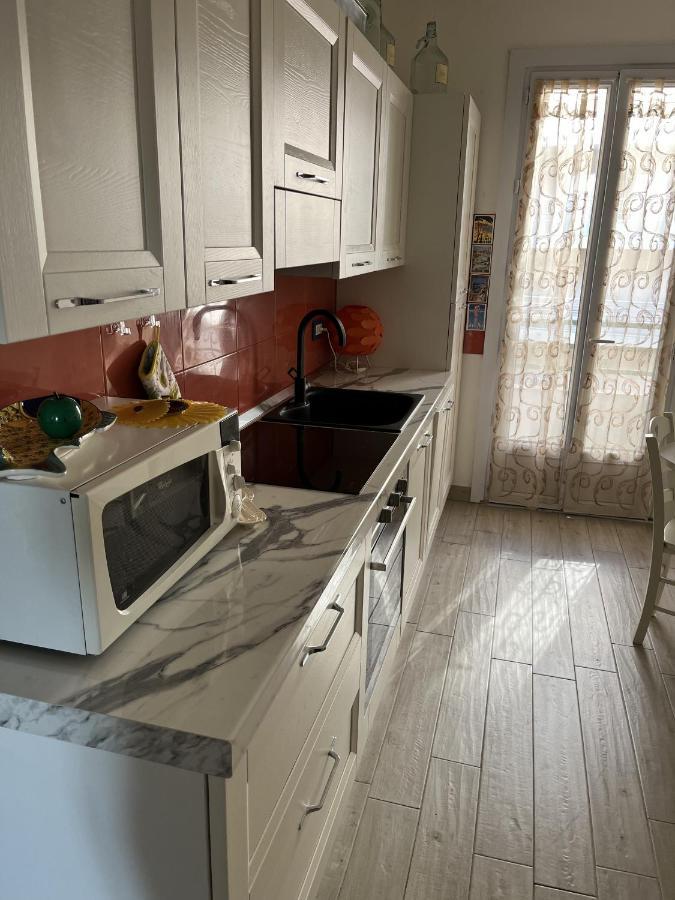 Grand F2 60Mq Centre Antibes, Proche Plages, Commerces, 2 Balcons, Parking, Train, Bus, Deco Vintage, Pet Friendly, Ideal Famille Ou 1-2 Couples Luaran gambar