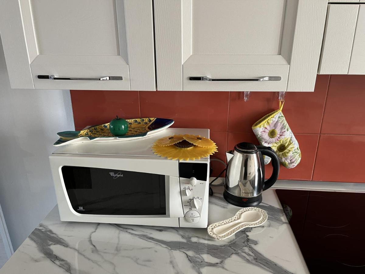 Grand F2 60Mq Centre Antibes, Proche Plages, Commerces, 2 Balcons, Parking, Train, Bus, Deco Vintage, Pet Friendly, Ideal Famille Ou 1-2 Couples Luaran gambar